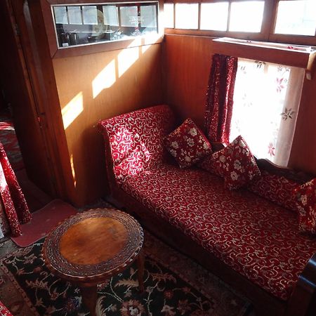 Houseboat Moon Of Kashmir Hotel Srinagar  Room photo