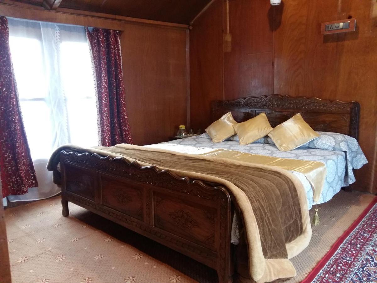 Houseboat Moon Of Kashmir Hotel Srinagar  Exterior photo