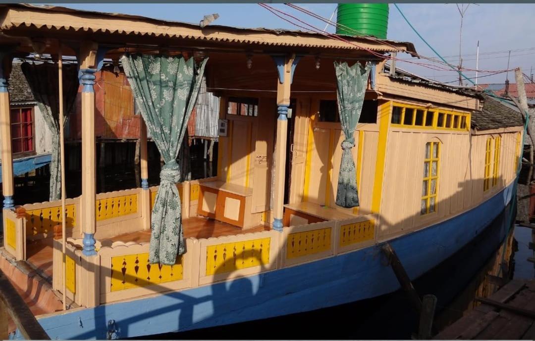 Houseboat Moon Of Kashmir Hotel Srinagar  Exterior photo