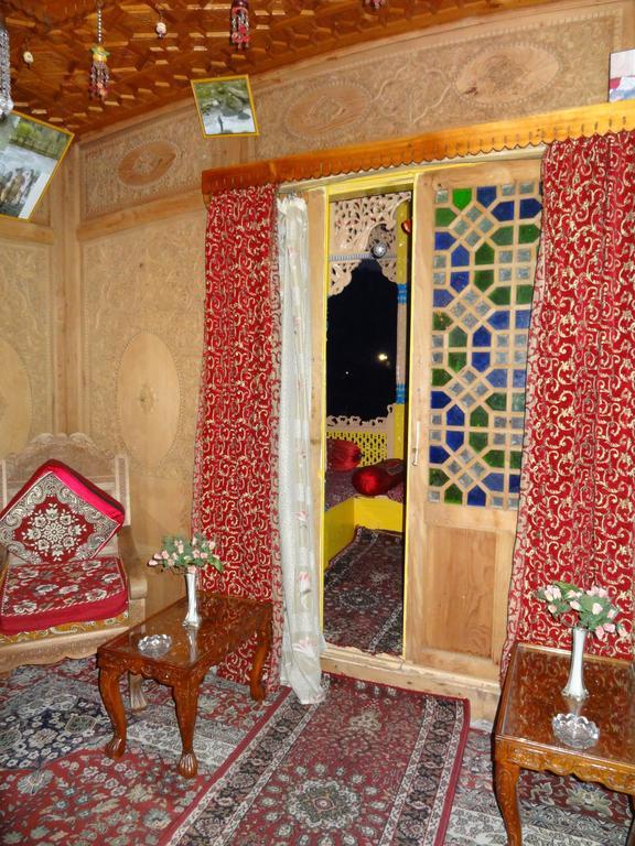 Houseboat Moon Of Kashmir Hotel Srinagar  Exterior photo