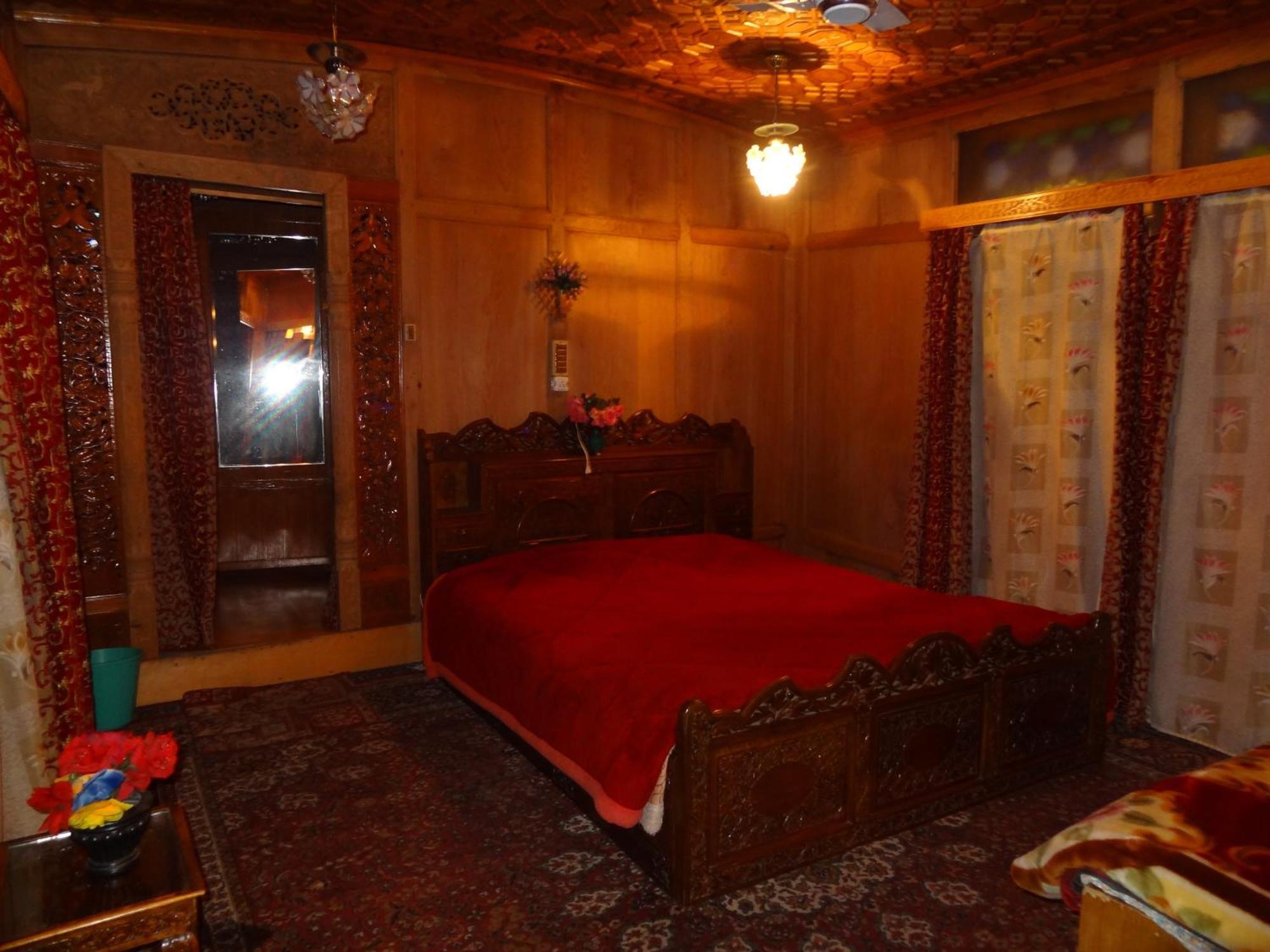 Houseboat Moon Of Kashmir Hotel Srinagar  Room photo