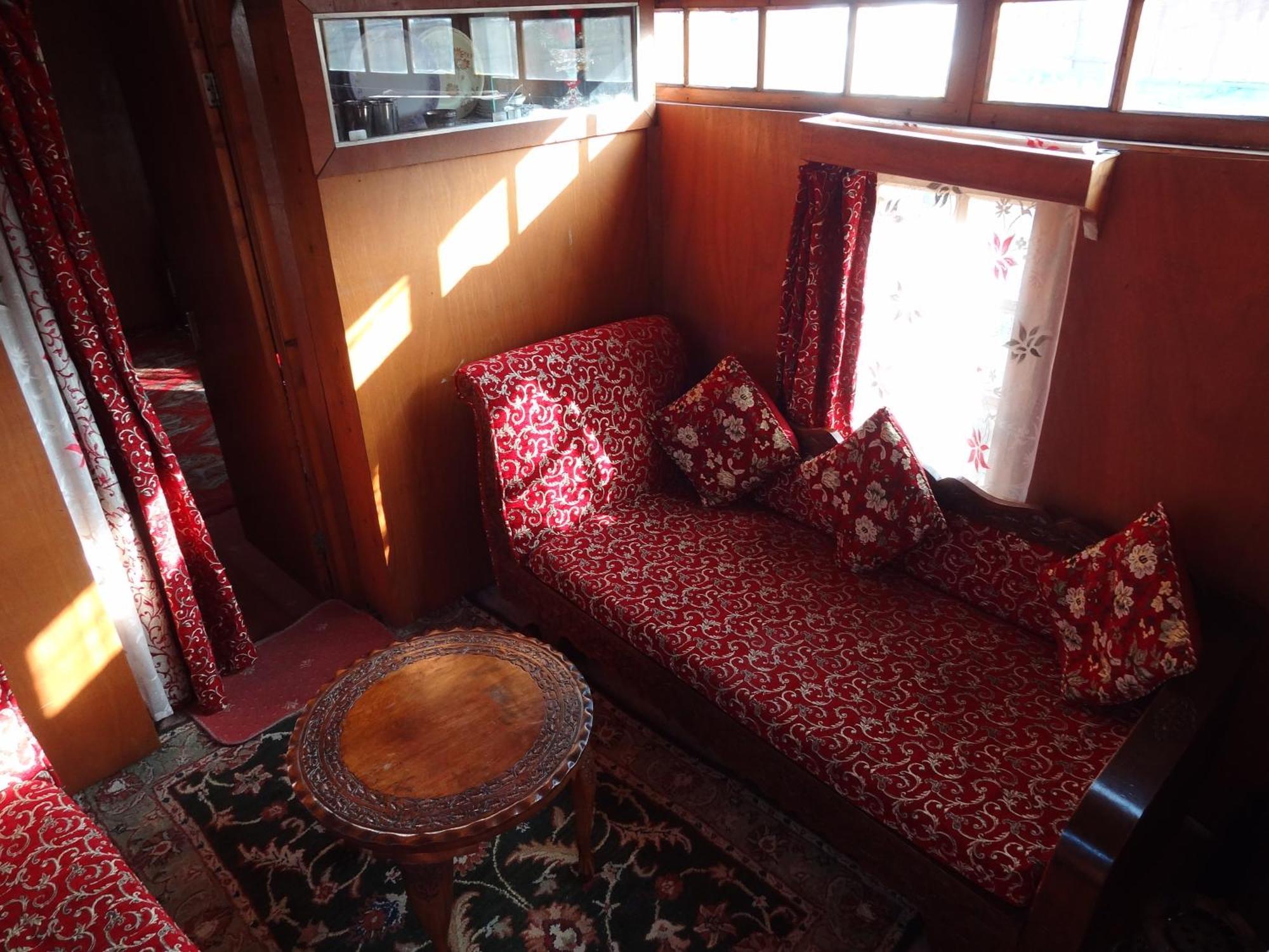 Houseboat Moon Of Kashmir Hotel Srinagar  Room photo