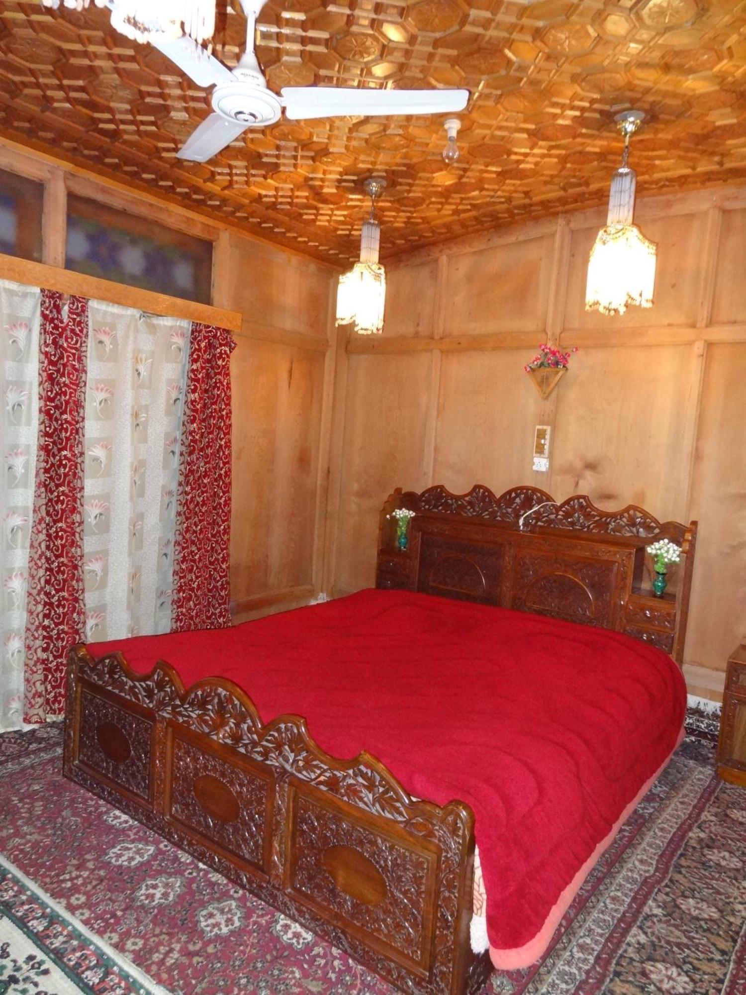Houseboat Moon Of Kashmir Hotel Srinagar  Room photo
