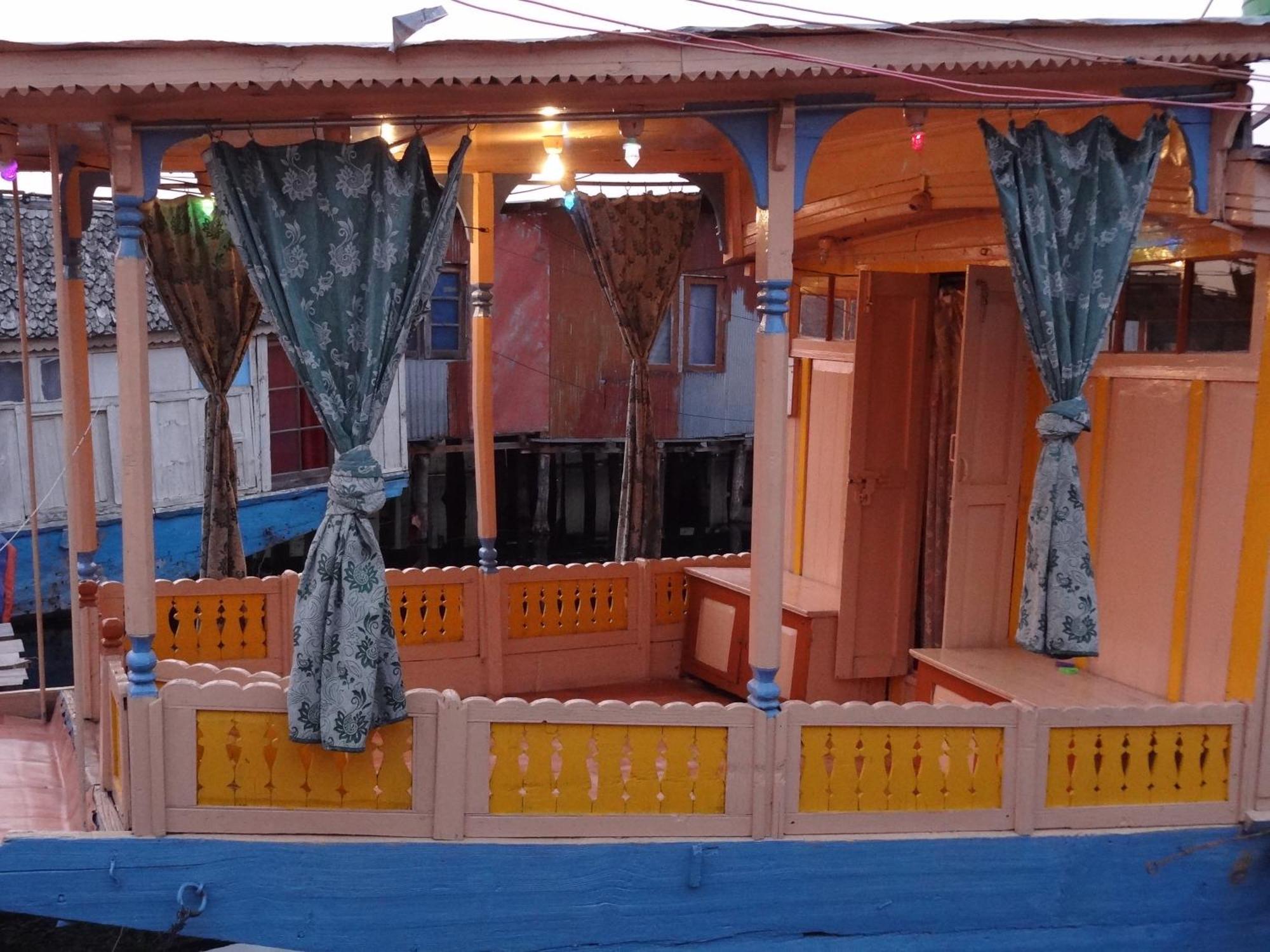 Houseboat Moon Of Kashmir Hotel Srinagar  Room photo