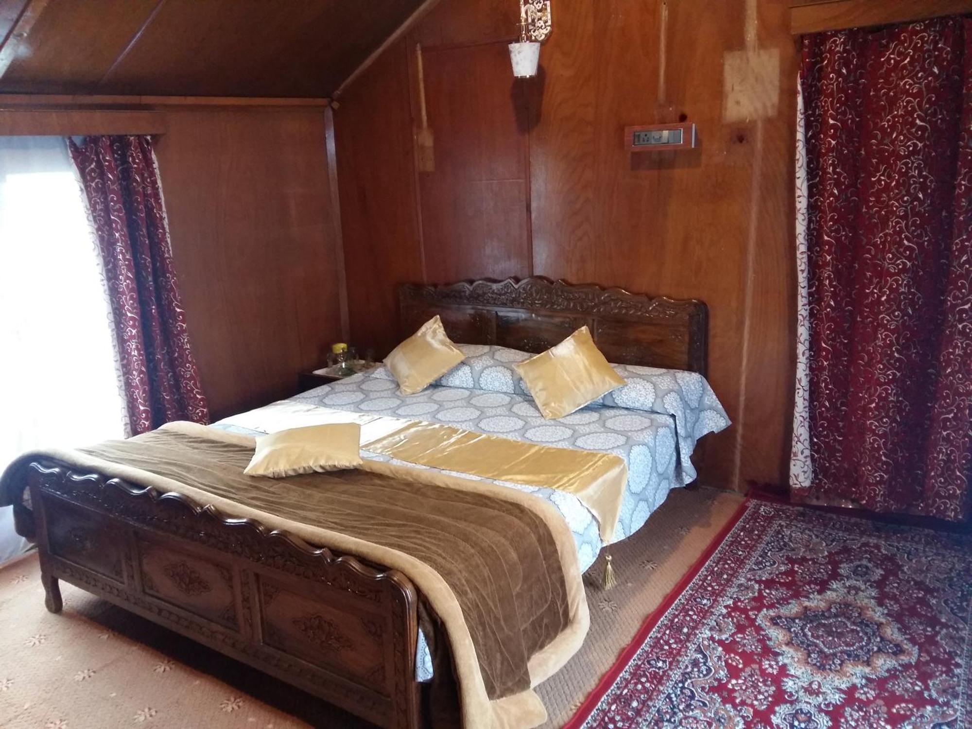 Houseboat Moon Of Kashmir Hotel Srinagar  Room photo