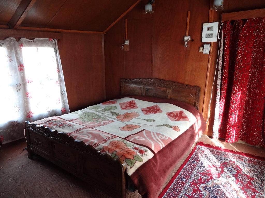Houseboat Moon Of Kashmir Hotel Srinagar  Room photo