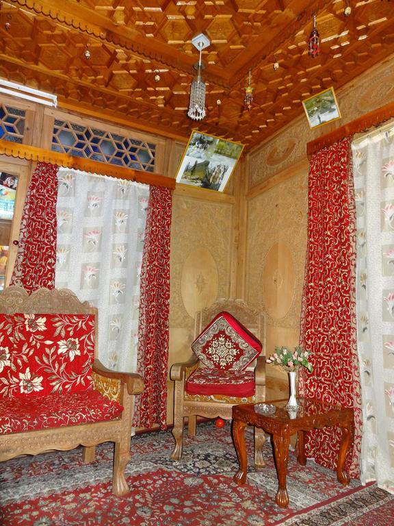 Houseboat Moon Of Kashmir Hotel Srinagar  Room photo