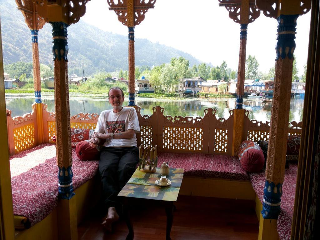 Houseboat Moon Of Kashmir Hotel Srinagar  Exterior photo